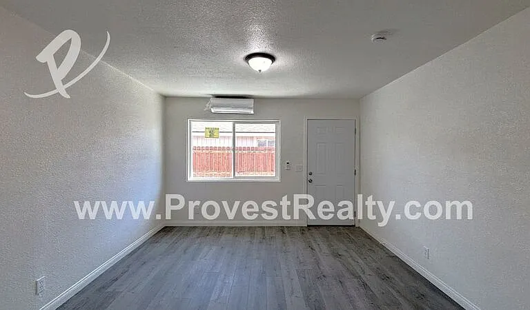 11800 White Ave #6 — Photo 4