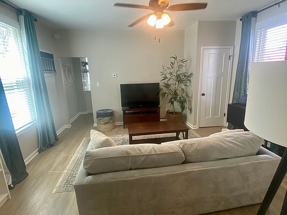 5th image of 403 4th St APT A