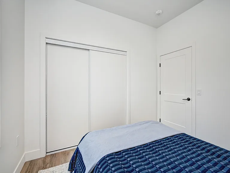 415 Duke St W — Photo 35