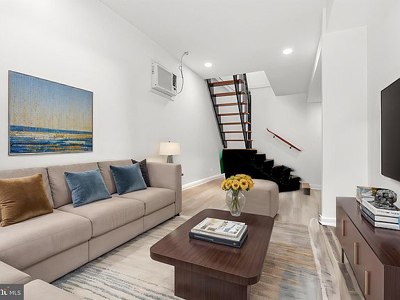 5th image of 1302 S Alder St