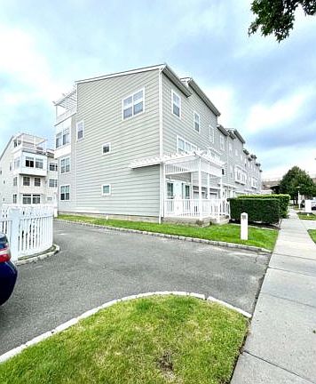 2nd image of 241 Beach Breeze Ln