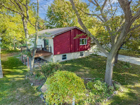 333 Parkwood Dr, Neenah, WI 54956