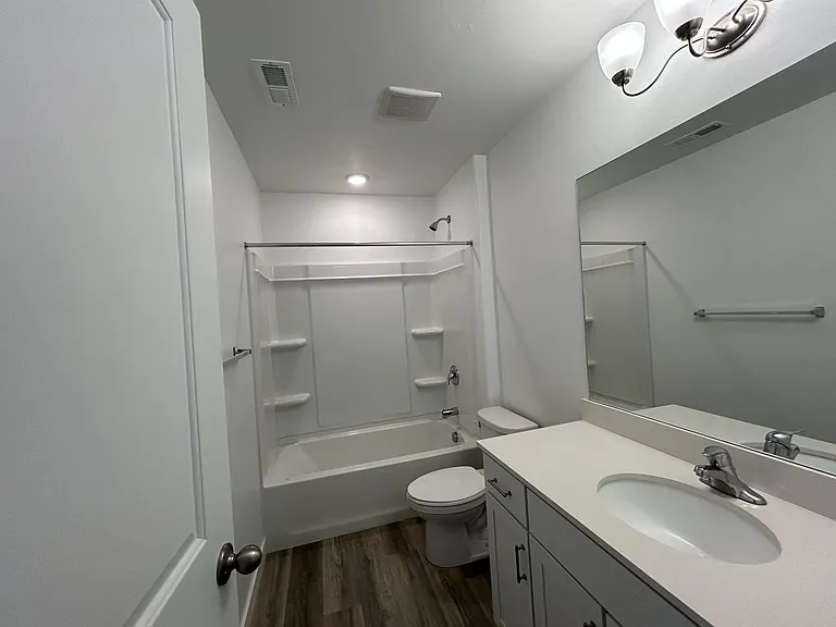1712 E Fall St — Photo 9