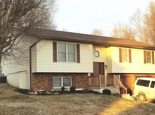 52 Oxford Dr, Washington, MO 63090