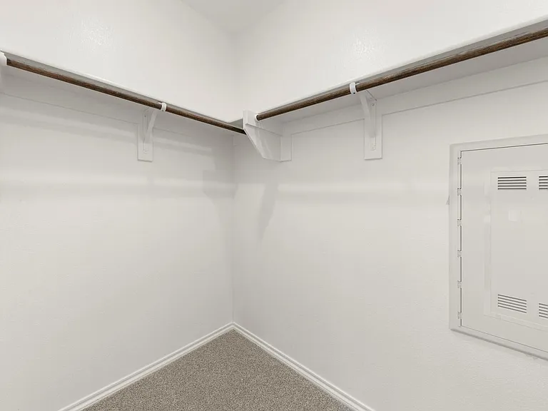 1713 Meadow Crest Dr — Photo 23