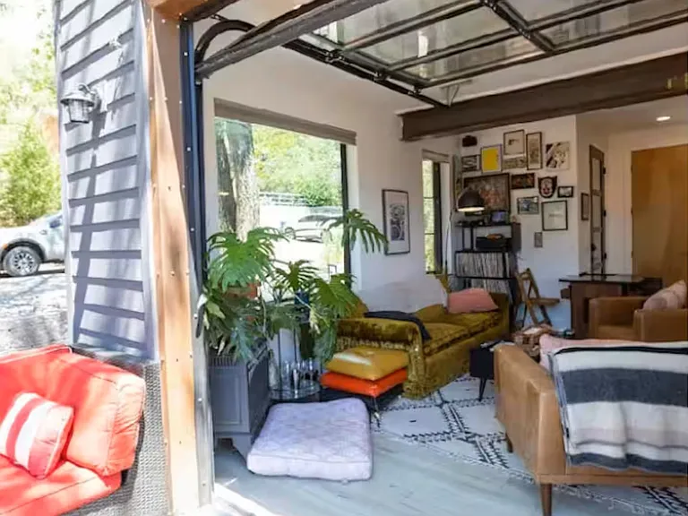 Comfortable outdoor/indoor living!