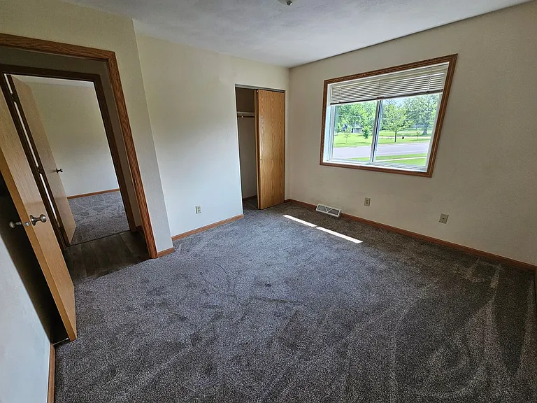 219 S Chambers Ave — Photo 22