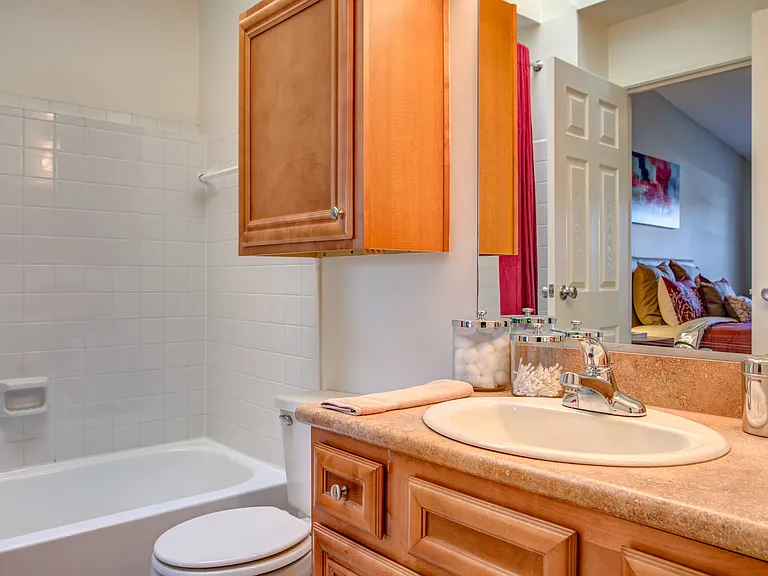Waterford Place Apartments — Photo 21