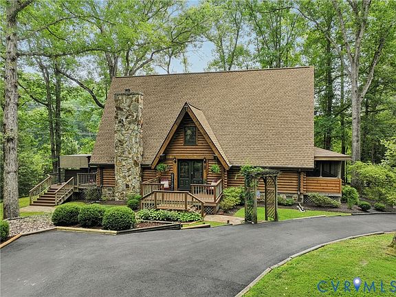 3rd image of 4731 N Waterside Dr