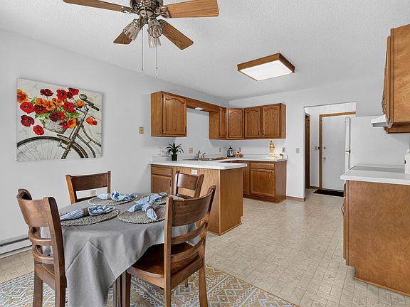 4th image of 2306 Hillcrest Dr