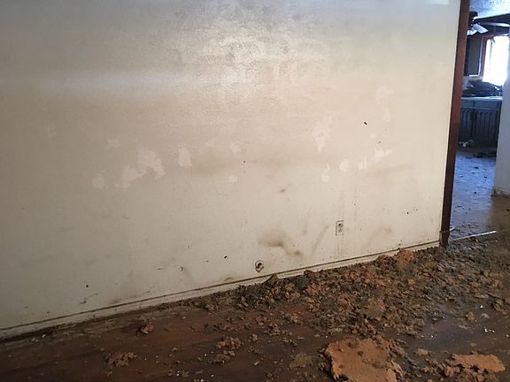 4th image of 949 Banks St