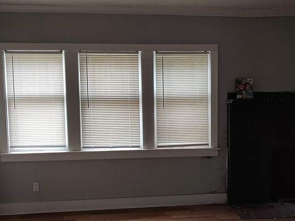 3rd image of 3283 Meadowbrook Blvd