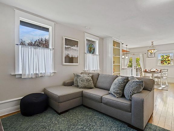 4th image of 214 E Knoles Way