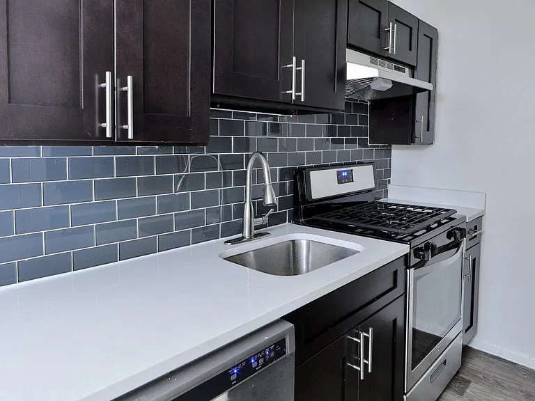 Bennington Crossings Apartment Homes — Photo 2
