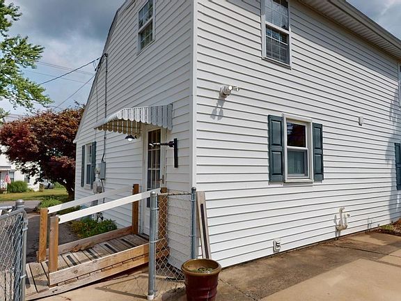 5th image of 364 E Mountain Ave S