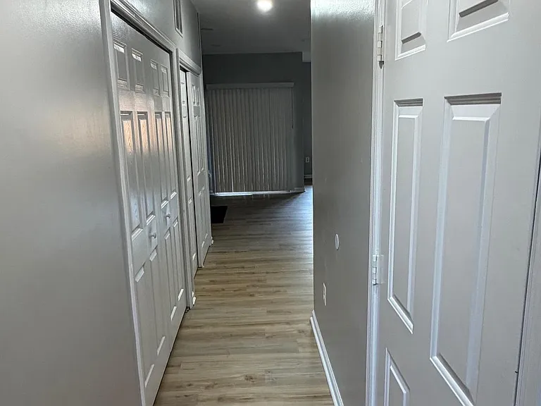 21779 Brondesbury Park Ter — Photo 3