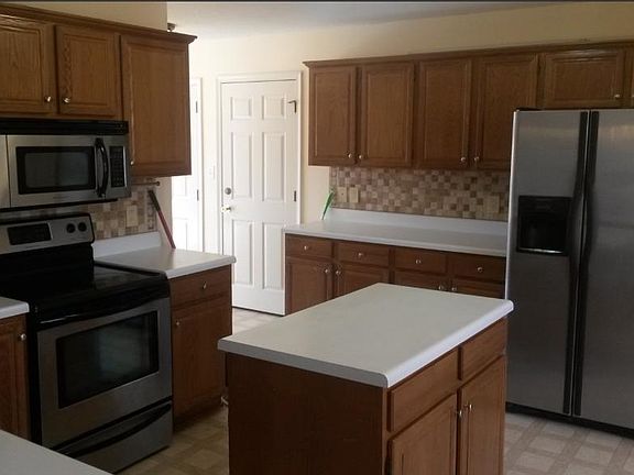 3rd image of 709 W Creek Dr