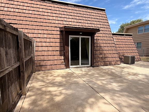 3rd image of 419 W Cherokee Dr #419