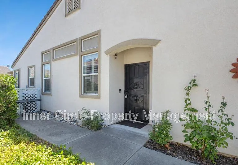 310 Upton Pyne Dr — Photo 3