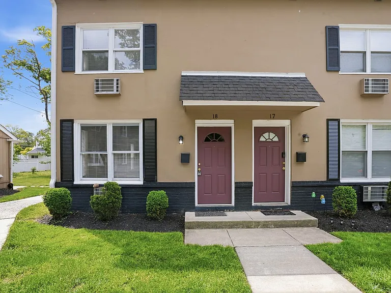 Moorestown Oaks — Photo 33