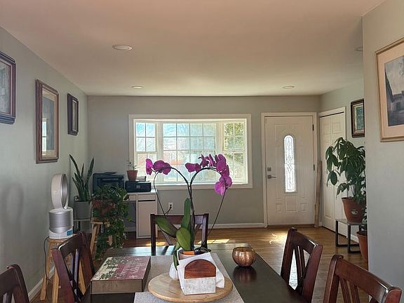 4th image of 801 S Hoga St