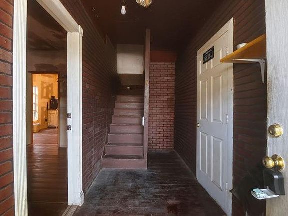 2nd image of 3814 Walker St