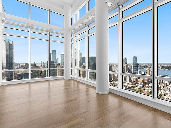 3rd image of 306 W 48th St #Penthouse