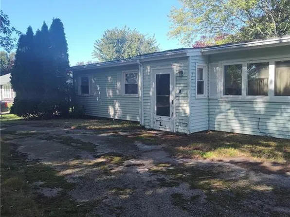 9 Reardon Dr, Middletown, RI 02842