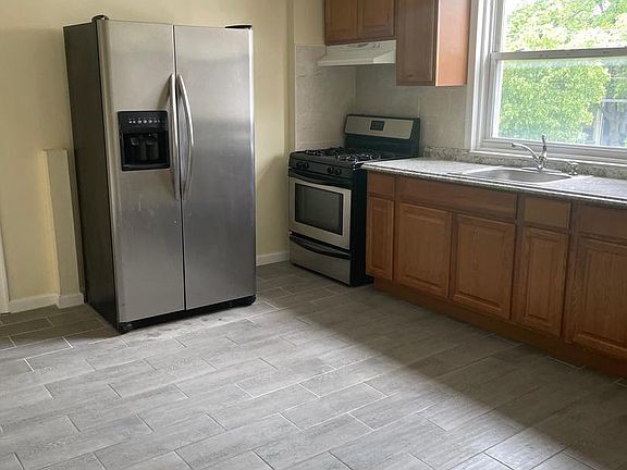4th image of 2601 S Dewey St Floor 2
