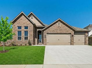 1341 Greyback Ln, Centerton, AR 72719