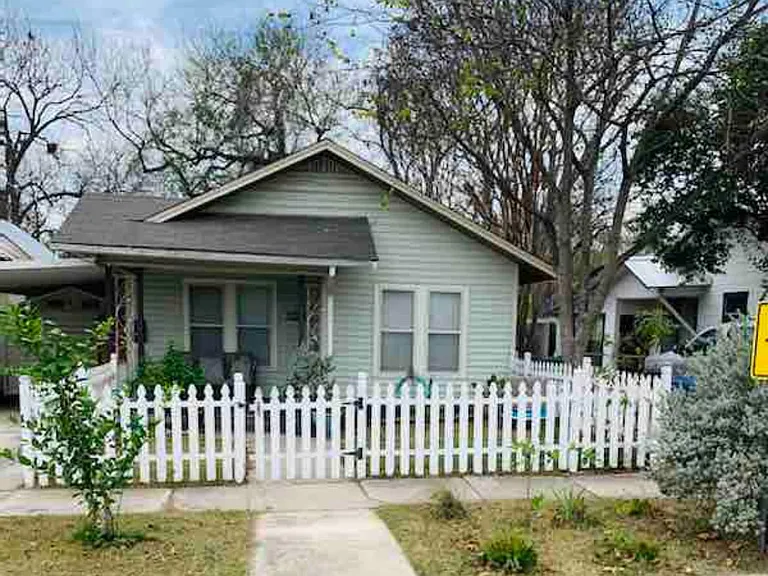 825 Ripley Ave — Photo 1