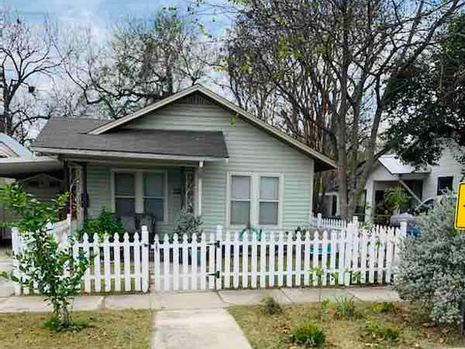 825 Ripley Ave