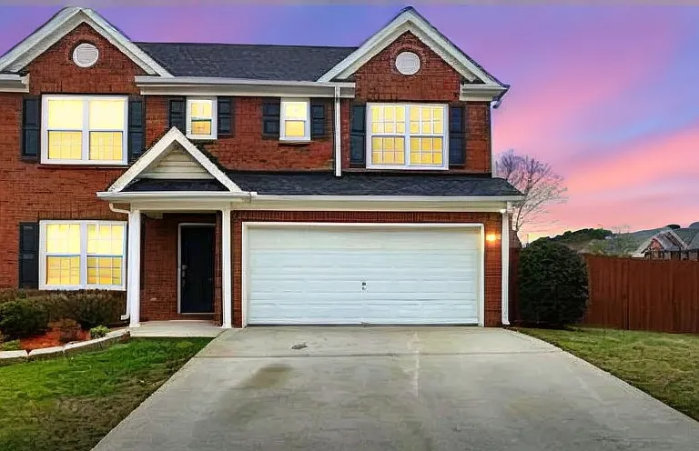 1133 Hawthorn Ln — Photo 1
