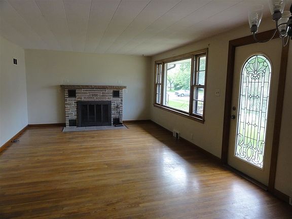 4th image of 1608 Mineral Point Ave