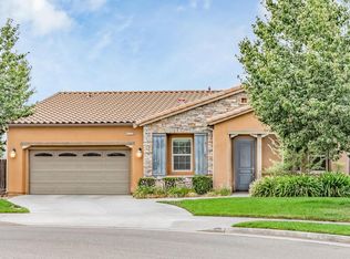 6334 W Robinwood Ln, Fresno, CA