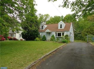 323 Surrey Ln, Hatboro, PA 19040