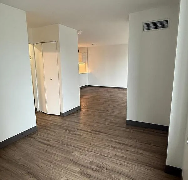 400 E Ohio St #410 — Photo 3