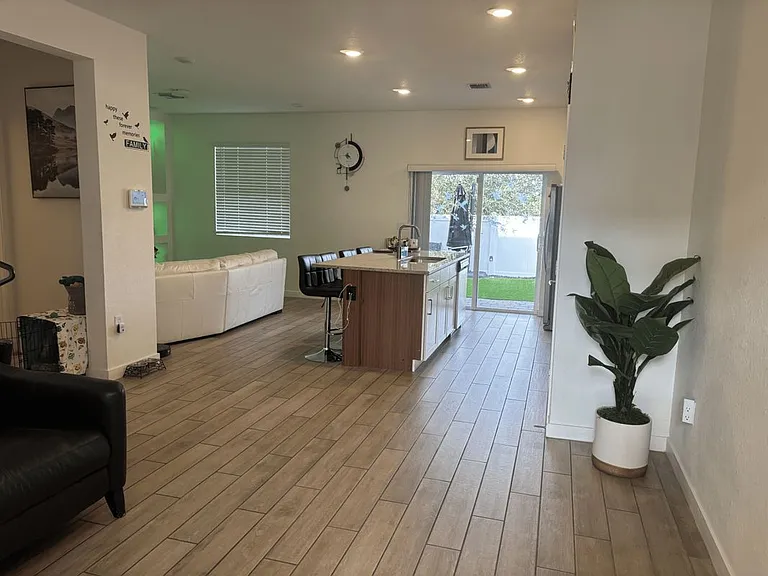 831 SE 16th Ct — Photo 5