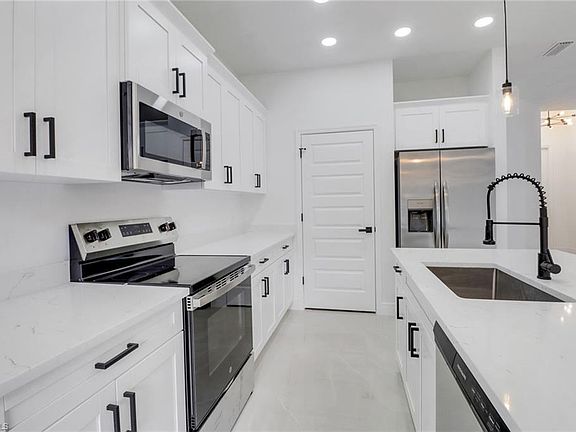 3rd image of 1010 E 17th ST