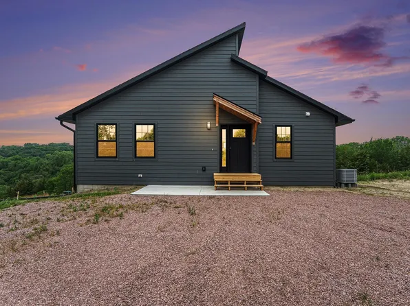 669 Oak Hills Dr, Crofton, NE 68730