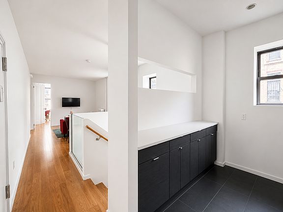 4th image of 29 Brooklyn Ave APT 1B
