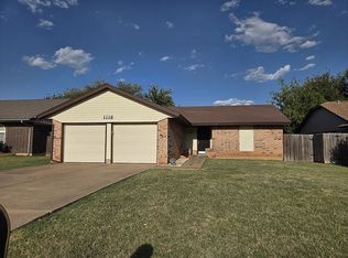 1116 Kings Ct, Moore, OK 73160