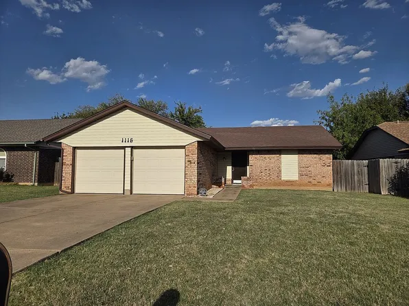 1116 Kings Ct, Moore, OK 73160