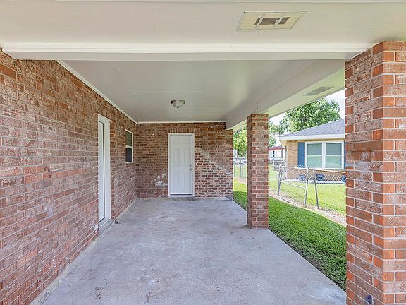 3rd image of 325 Merrill Dr