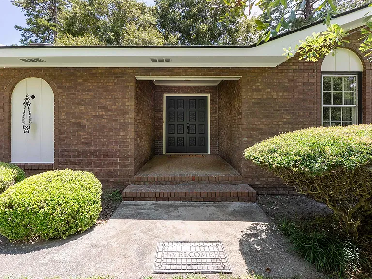 1726 Greenwood Cir — Photo 6