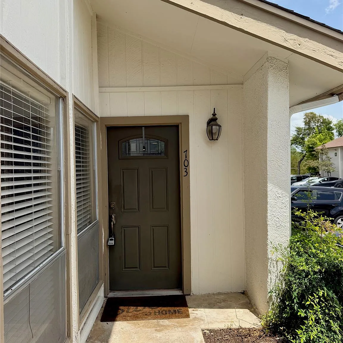 2 bed, 2.5 bath, 1043 sqft, $1,700 — Photo 1