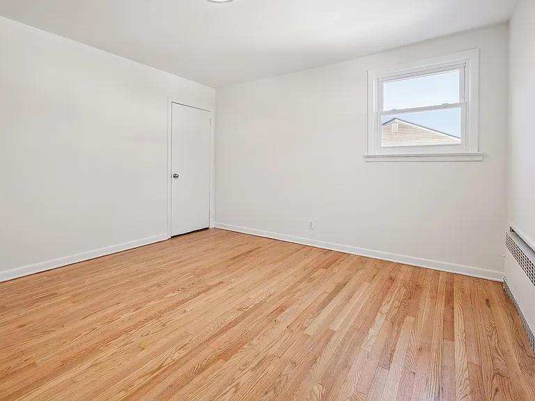 623 Livingston Rd — Photo 7