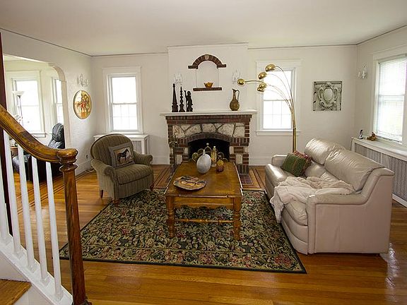 Immaculately Maintained and Sun-filled Colonial