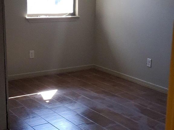 4th image of 7661 Melissa Ct N