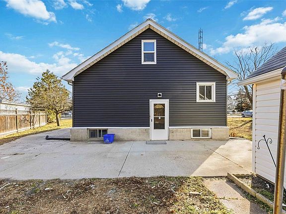 3rd image of 1027 Colborne Rd